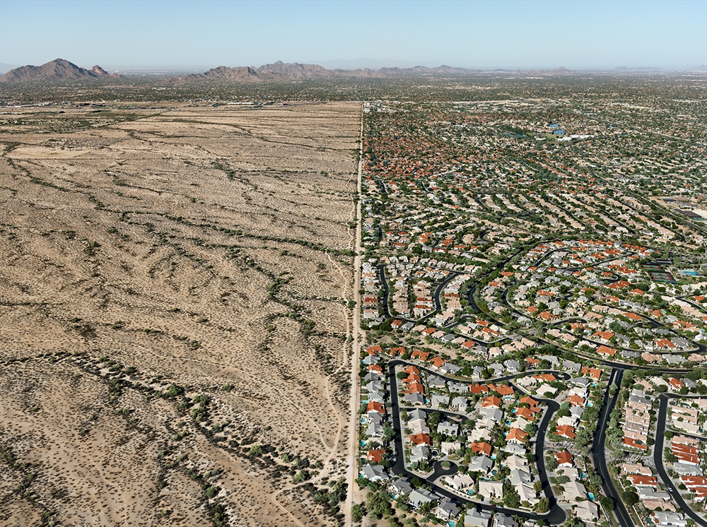 Archisearch - Salt River Pima-Maricopa Indian Reservation / Scottsdale, Arizona, USA, 2011 (c) Edward   Burtynsky, courtesy Nicholas Metivier Gallery, Toronto