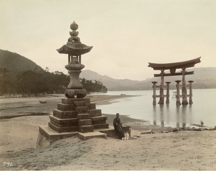 Archisearch PALE PINK & LIGHT BLUE / JAPANESE PHOTOGRAPHY FROM THE MEIJI PERIOD (1868-1912) / STAATLICHE MUSEEN ZU BERLIN