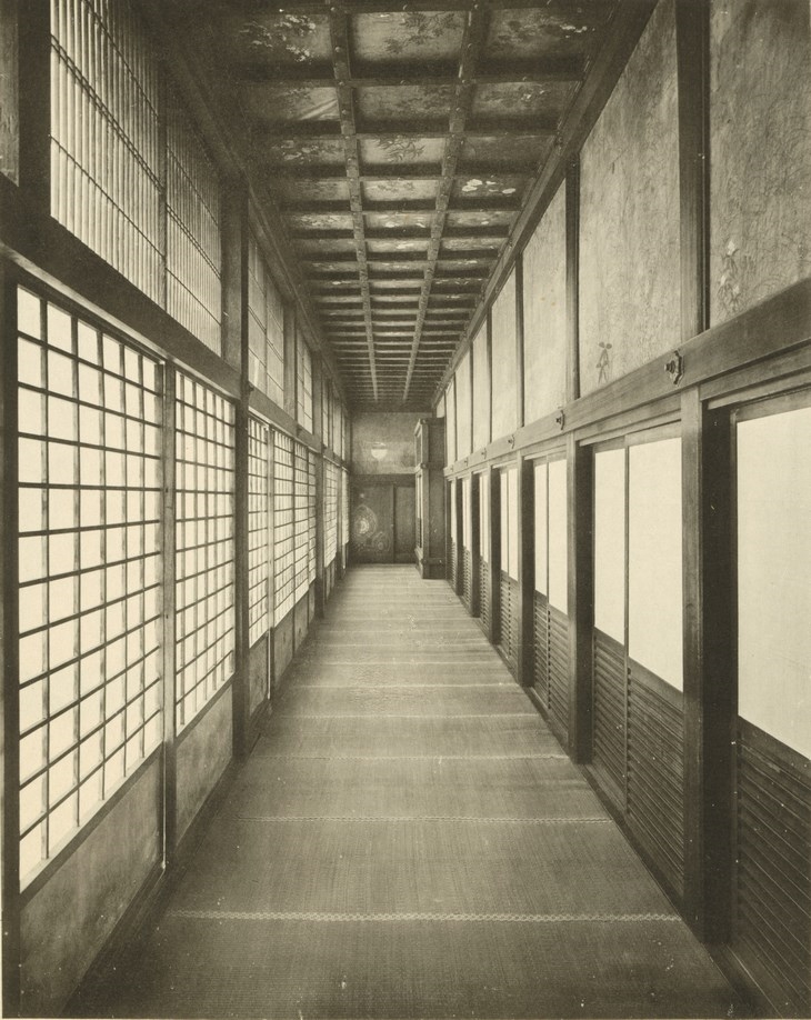 Archisearch - Fotograf unbekannt Nishi Hongan-ji in Kyōto, Gang der nördlichen Studienhalle Aus: Ōyagi Daigyō (Hg.): Honganji shashinchō, Kyōto 1910 Lichtdruck, 26,7 x 21,1 cm (c) Staatliche Museen zu Berlin, Kunstbibliothek