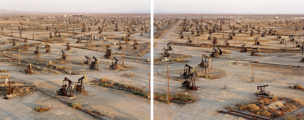 Archisearch - Oil Field #19ab, Belridge, California, USA, 2003 (c) Edward Burtynsky, courtesy Nicholas Metivier  Gallery, Toronto