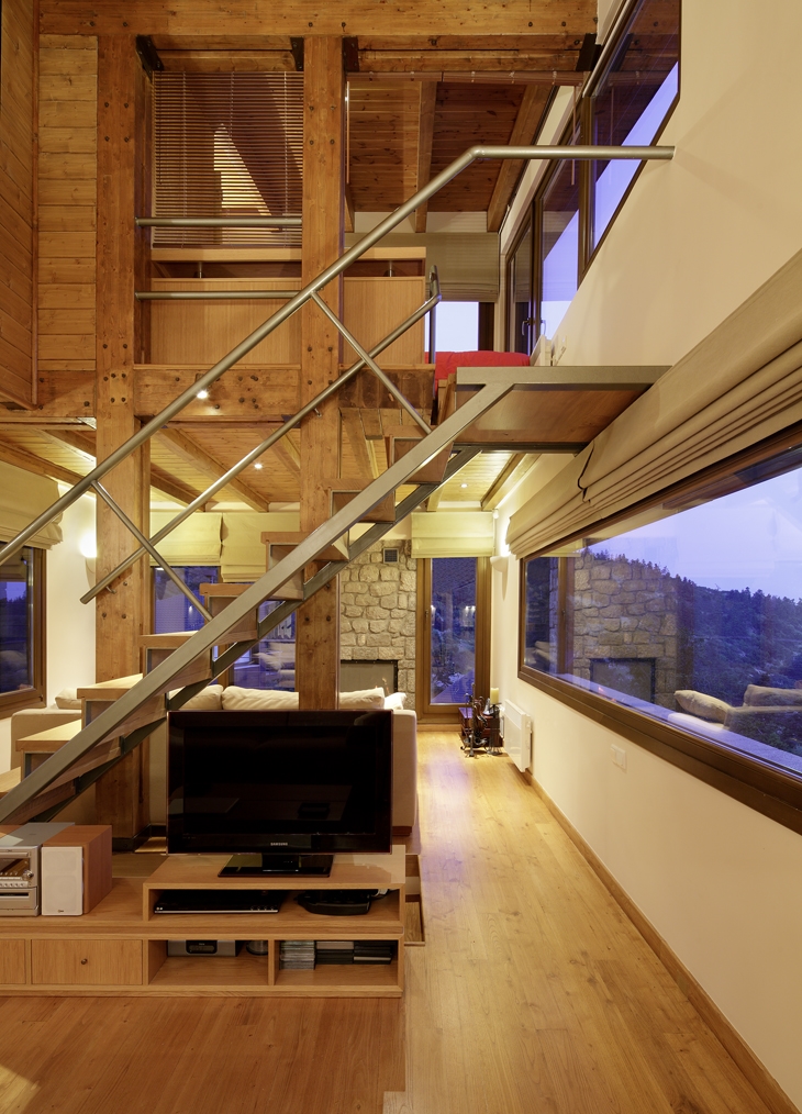 Archisearch - Five houses at Parnassus Mountain / Roula Kotsilati & Vangelis Hatzis / Photo by Dimitris Benetos