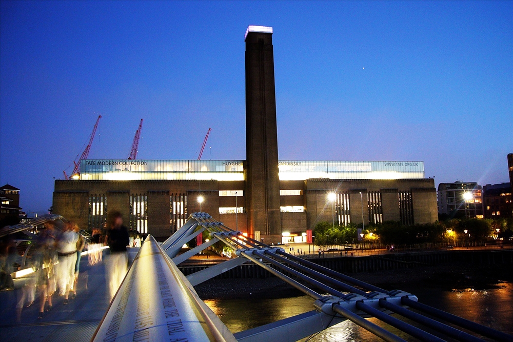 Archisearch - Η ολοκληρωμένη Tate Modern στο Λονδίνο, των Ελβετών Herzog & de Meuron.