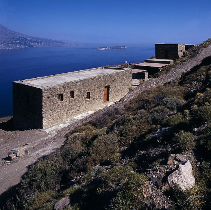 Archisearch - Location: «Charakas», Gavrio, Andros , Cyclades / Architectural Design: Katerina Tsigarida Architects / Architects: K. Tsigarida, T. Tantsis, A. Tellios, G. Toutourtsidou / Contruction Management: A. Kapon / Design: 2001 / Construction: 2003-2004 / Total area: 200 sqm / Photos: E. Attali, Y. Yerolymbos 