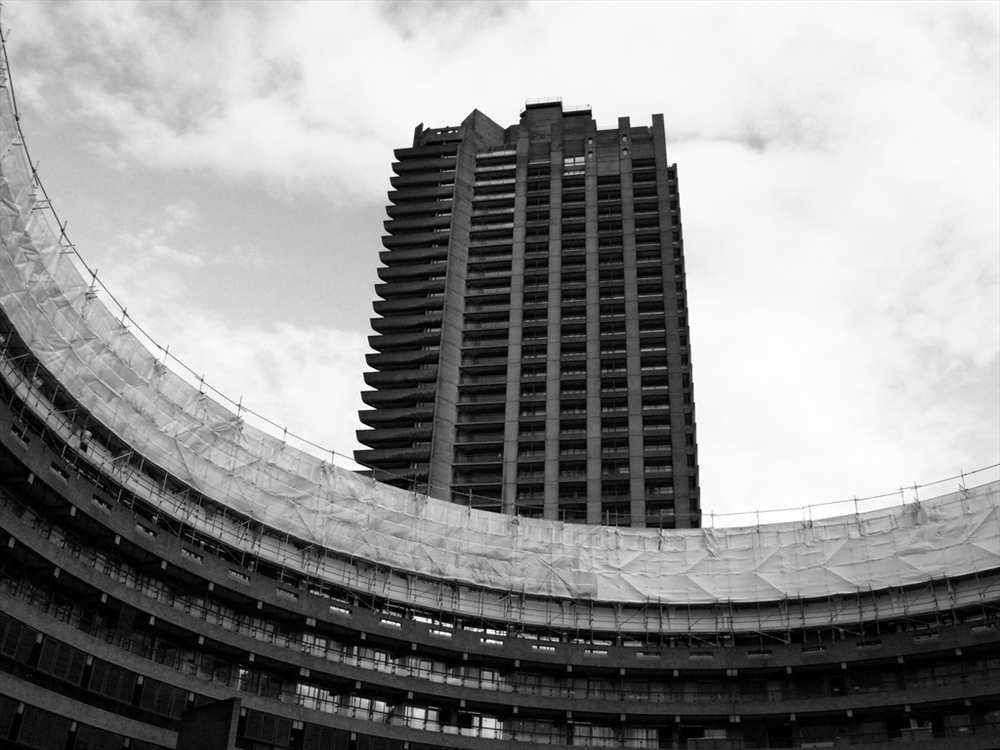 Archisearch - LEARNING FROM THE BARBICAN: A MIDDLE CLASS COUNSIL ESTATE (FILM)