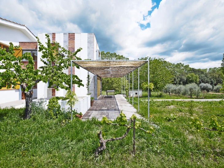 Archisearch BACH ARCHITECTS REMODELATION OF A SUMMER HOUSE