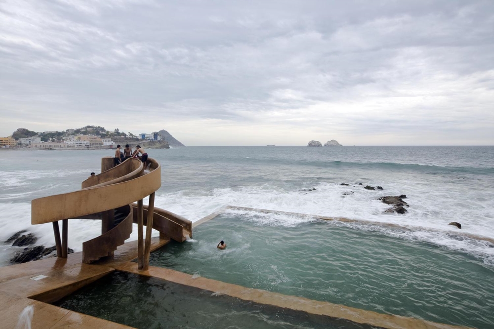 Archisearch A STAIR THAT LEADS YOU TO THE SEA / CARPA OLIVERA / COLECTIVO URBANO / PHOTOGRAPHY & VIDEO BY ONNIS LUQUE