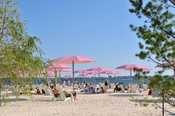 Archisearch - Sugar Beach by Claude Cormier+Associates_The Beach with the Pink Umbrellas