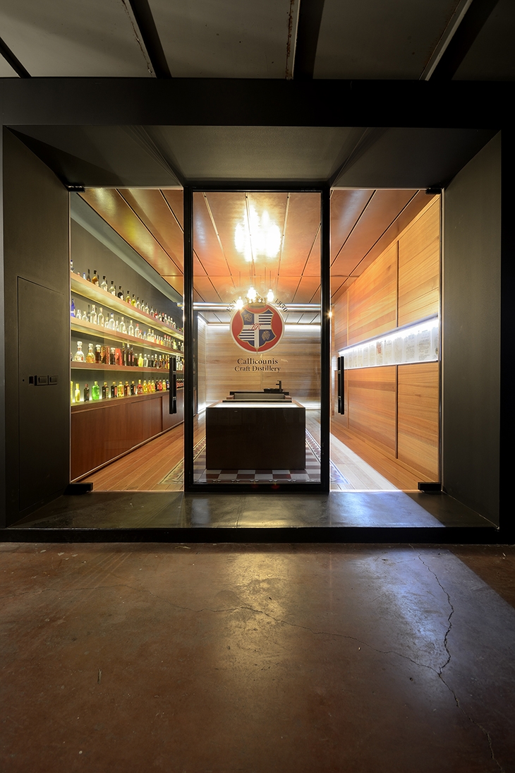 Archisearch - Exhibition room and cellar at Callicounis Distilleries / Grigoris Grigoriadis / Maria Kallikouni