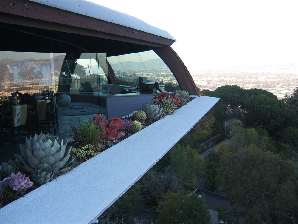 Archisearch SHAPED BY THE FUTURE: JOHN LAUTNER'S CHEMOSPHERE HOUSE