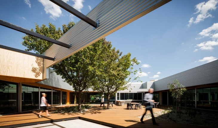 Archisearch - Kyabram Hospital courtyard 