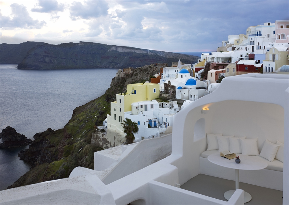 Archisearch 1864 THE SEA CAPTAIN'S HOUSE / 'CAVE SUITE' IN SANTORINI / PATSIOS ARCHITECTURE & CONSTRUCTION / PHOTOGRAPHY BY VANGELIS PATERAKIS