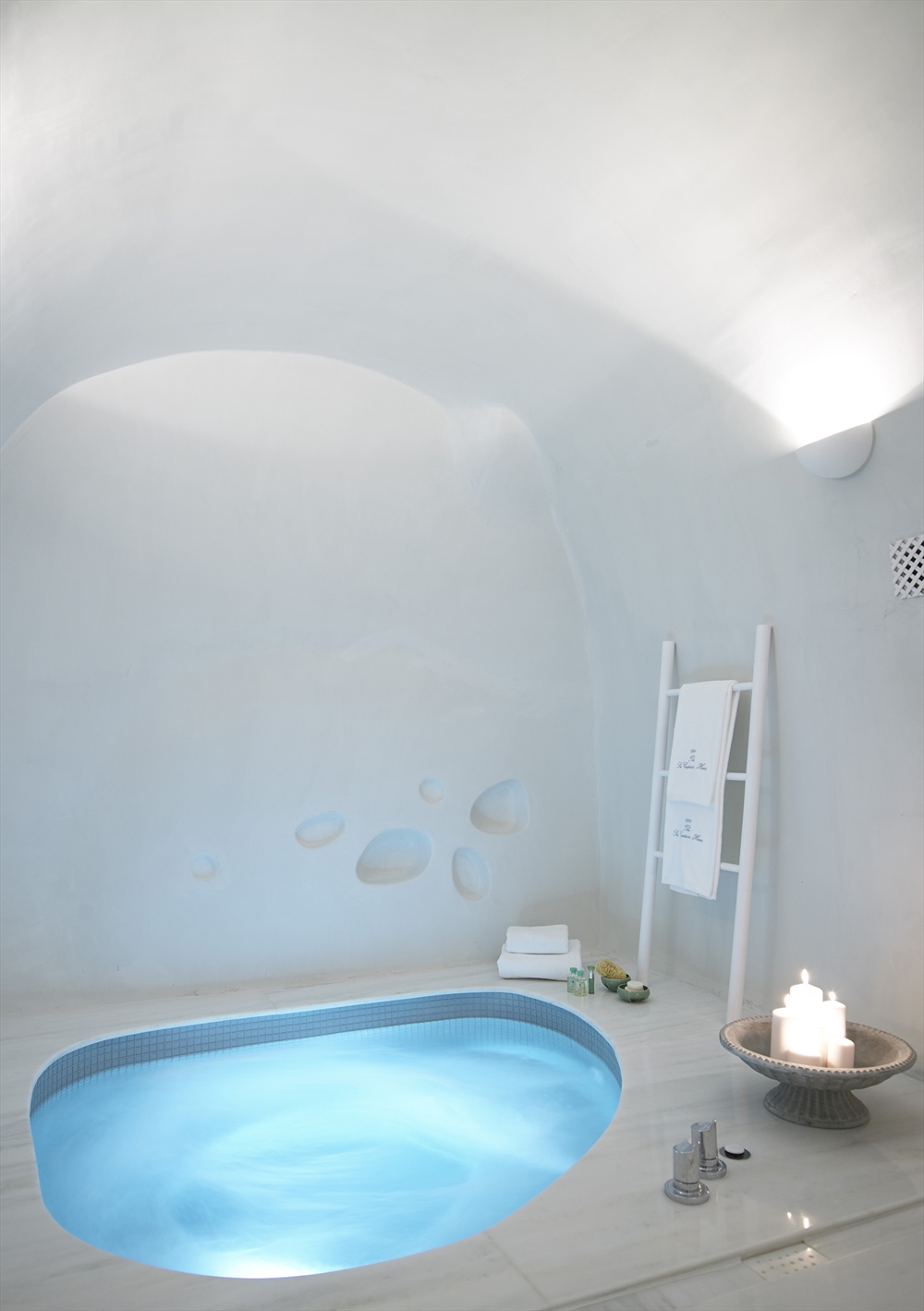 Archisearch 1864 THE SEA CAPTAIN'S HOUSE / 'CAVE SUITE' IN SANTORINI / PATSIOS ARCHITECTURE & CONSTRUCTION / PHOTOGRAPHY BY VANGELIS PATERAKIS