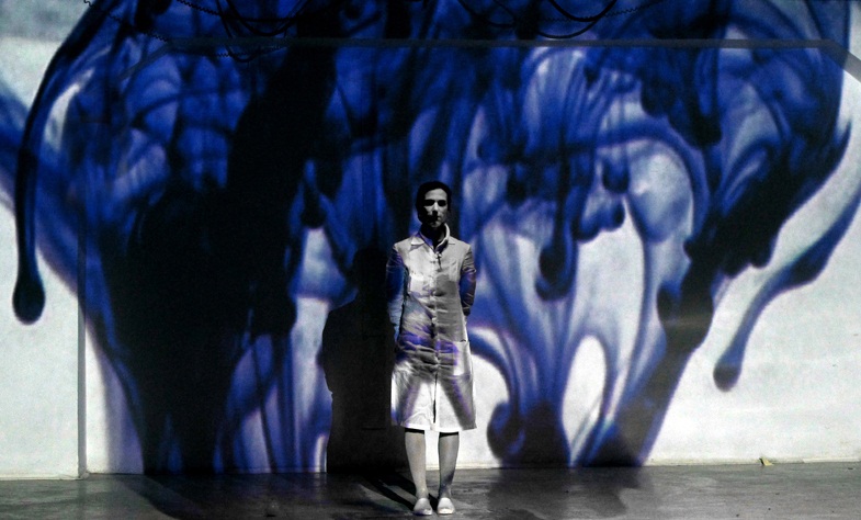 Archisearch - Dr.MΑybe DΑrling. Μία παράσταση της Τζένης Αργυρίου.