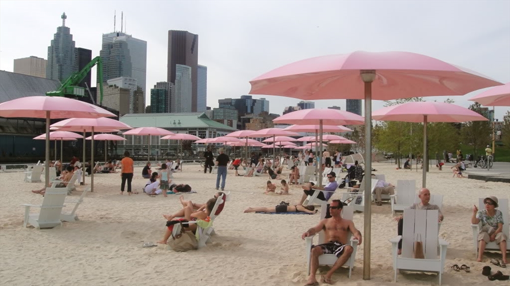 Archisearch - Sugar Beach by Claude Cormier+Associates_A Day at the Beach