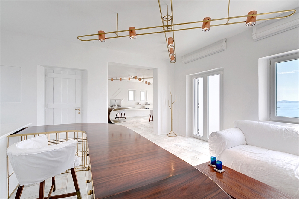 Archisearch A CUSTOM-MADE OFFICE SPACE OVERLOOKING THE TOWN OF MYKONOS / ELEFTHERIOS AMBATZIS