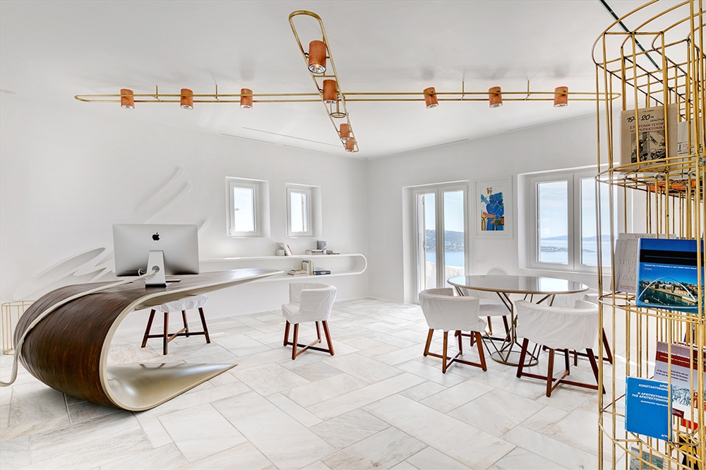 Archisearch - A CUSTOM-MADE OFFICE SPACE OVERLOOKING THE TOWN OF MYKONOS / ELEFTHERIOS AMBATZIS