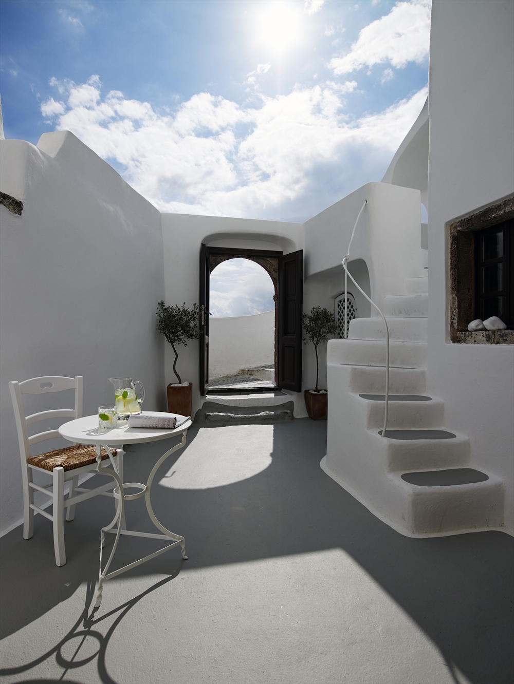 Archisearch 1864 THE SEA CAPTAIN'S HOUSE / 'CAVE SUITE' IN SANTORINI / PATSIOS ARCHITECTURE & CONSTRUCTION / PHOTOGRAPHY BY VANGELIS PATERAKIS