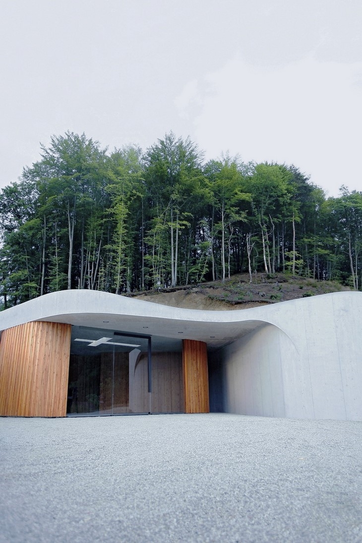 Archisearch THE CURVED GRACE OF FAREWELL CHAPEL BY OFIS ARHITEKTI