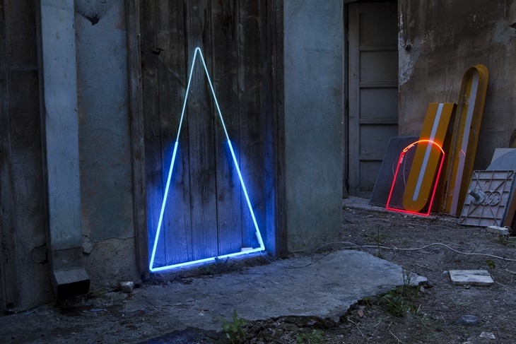 Archisearch - Neon Lighting Instruments / Faye Tsakalides 