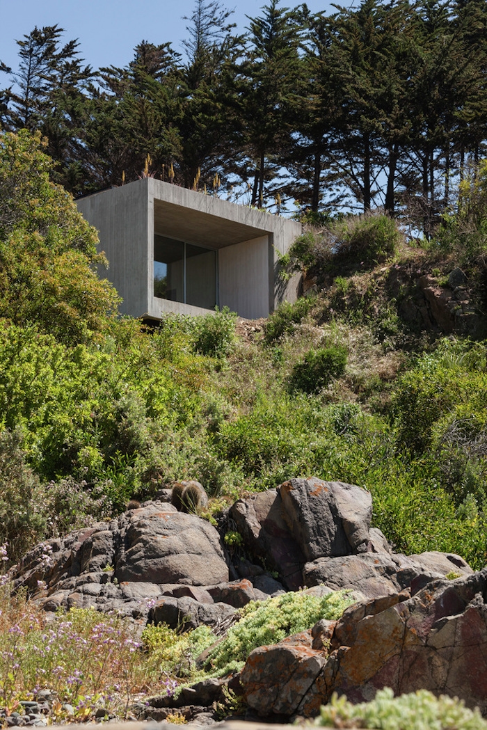 Archisearch A PAINTER'S STUDIO IN LOS VILOS, CHILE BY FELIPE ASSADI & FRANCISCA PULIDO