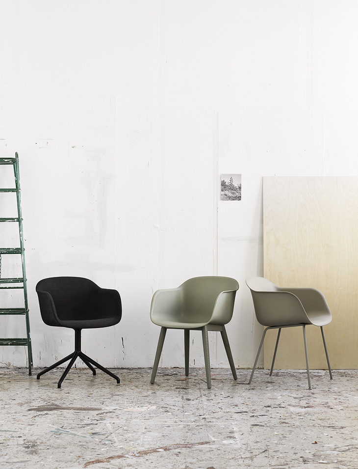 Archisearch FIBER CHAIR BY ISKOS-BERLIN AND AIRY TABLE BY CECILIE MANZ FOR MUUTO