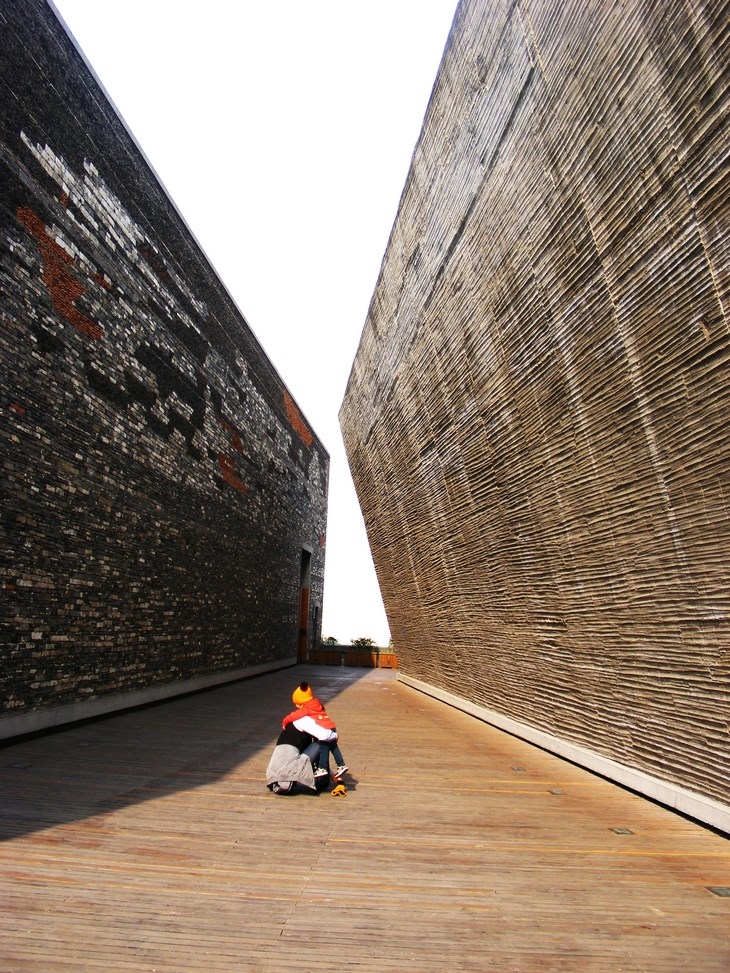 Archisearch - the external wooden passage on the upper level