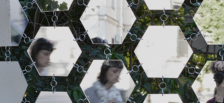 Archisearch - FRAGMENTS: A HEXAGONAL MIRROR SYSTEM AS A PART OF AN AUDIOVISUAL EXPERIENCE / SWOP & BREAKFAST CLUB
