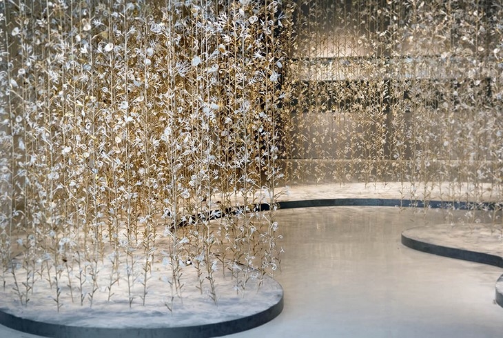 Archisearch - THE FROZEN BEAUTY OF THE HANGING GARDEN / AN INSTALLATION BY KRIS RUHS