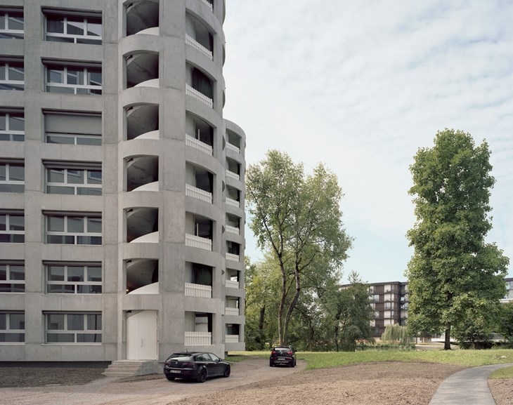 Archisearch EIGHT-STOREY CONCRETE RESIDENTIAL BUILDING IN ZELLWEGER PARK, SWITZERLAND BY HERZOG & DE MEURON