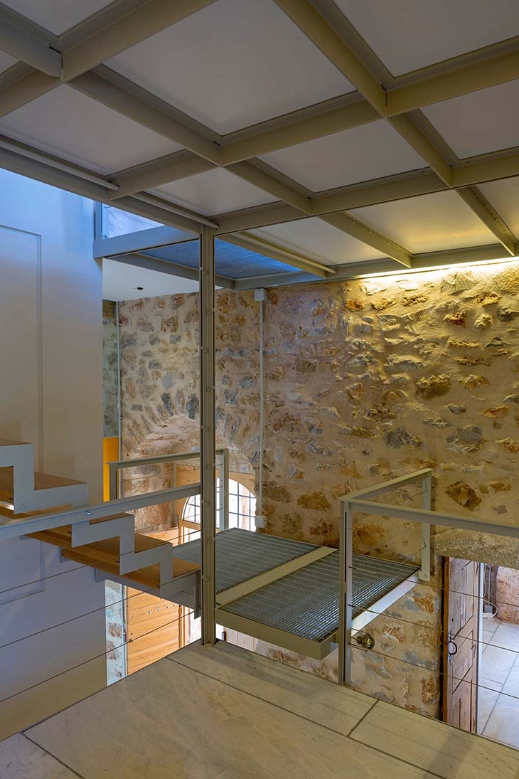 Archisearch - RECONSTRUCTION OF A STONE HOUSE | hhharchitects 