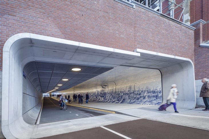 Archisearch BENTHEM CROUWEL INSTALL AN 80.000 TILE MURAL IN AMSTERDAM'S CENTRAL STATION