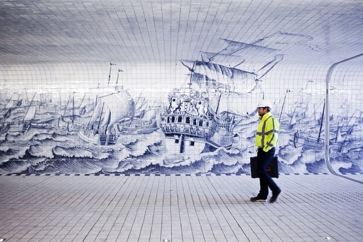 Archisearch - BENTHEM CROUWEL INSTALL AN 80.000 TILE MURAL IN AMSTERDAM'S CENTRAL STATION