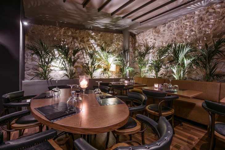 Archisearch THE VINTAGE ATMOSPHERE OF LE BISTRO IN HERAKLION BY MANOUSOS LEONTARAKIS & ASSOCIATES