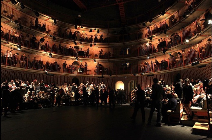 Archisearch - 10.  Άποψη της αίθουσας του Piccolo Teatro