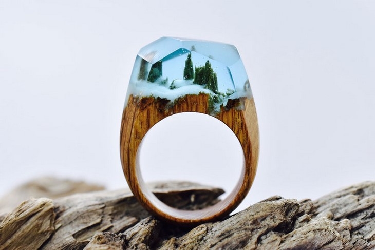 Archisearch MOUNTAIN AND UNDERWATER SCAPES ENCAPSULATED WITHIN WOODEN RINGS