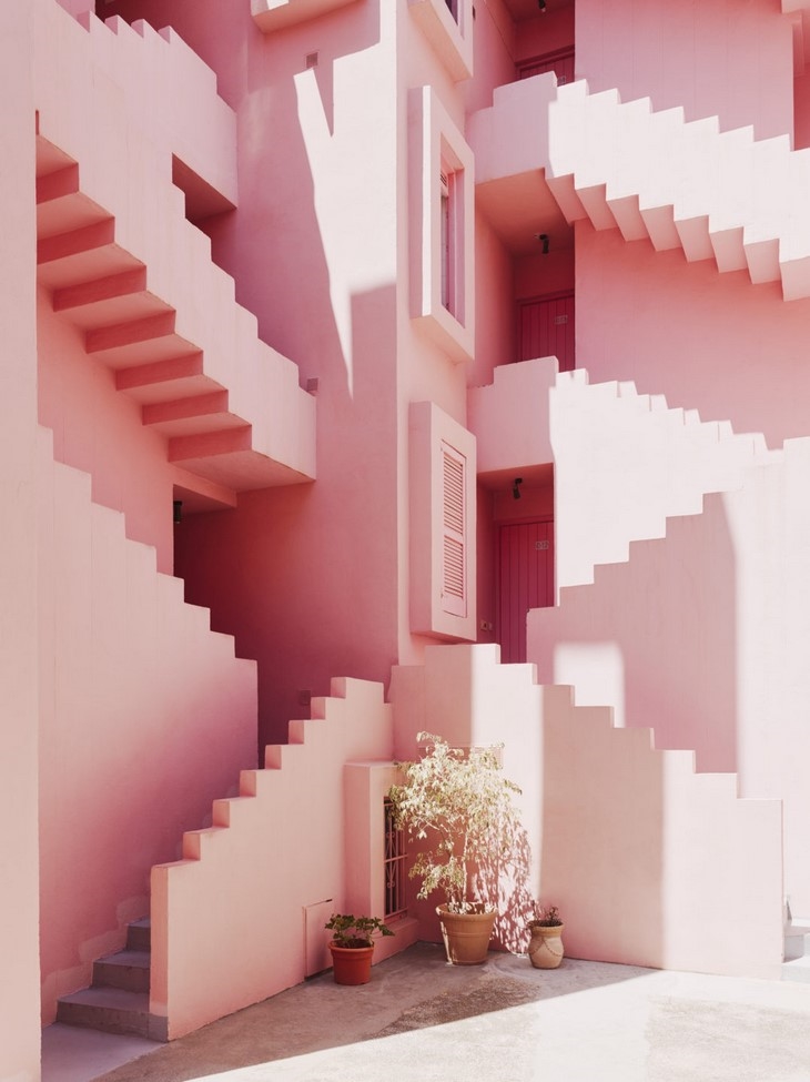 Archisearch THE ETERNAL SUMMER OF LA MURALLA ROJA / RICARDO BOFILL - TALLER DE ARQUITECTURA