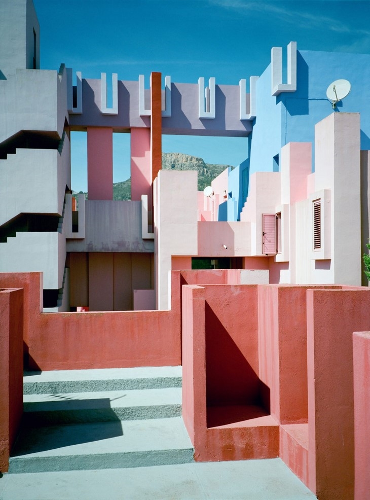 Archisearch THE ETERNAL SUMMER OF LA MURALLA ROJA / RICARDO BOFILL - TALLER DE ARQUITECTURA