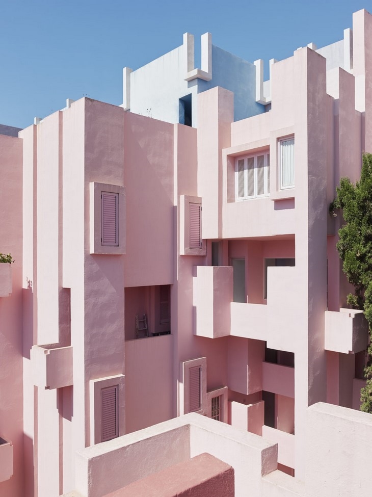 Archisearch THE ETERNAL SUMMER OF LA MURALLA ROJA / RICARDO BOFILL - TALLER DE ARQUITECTURA