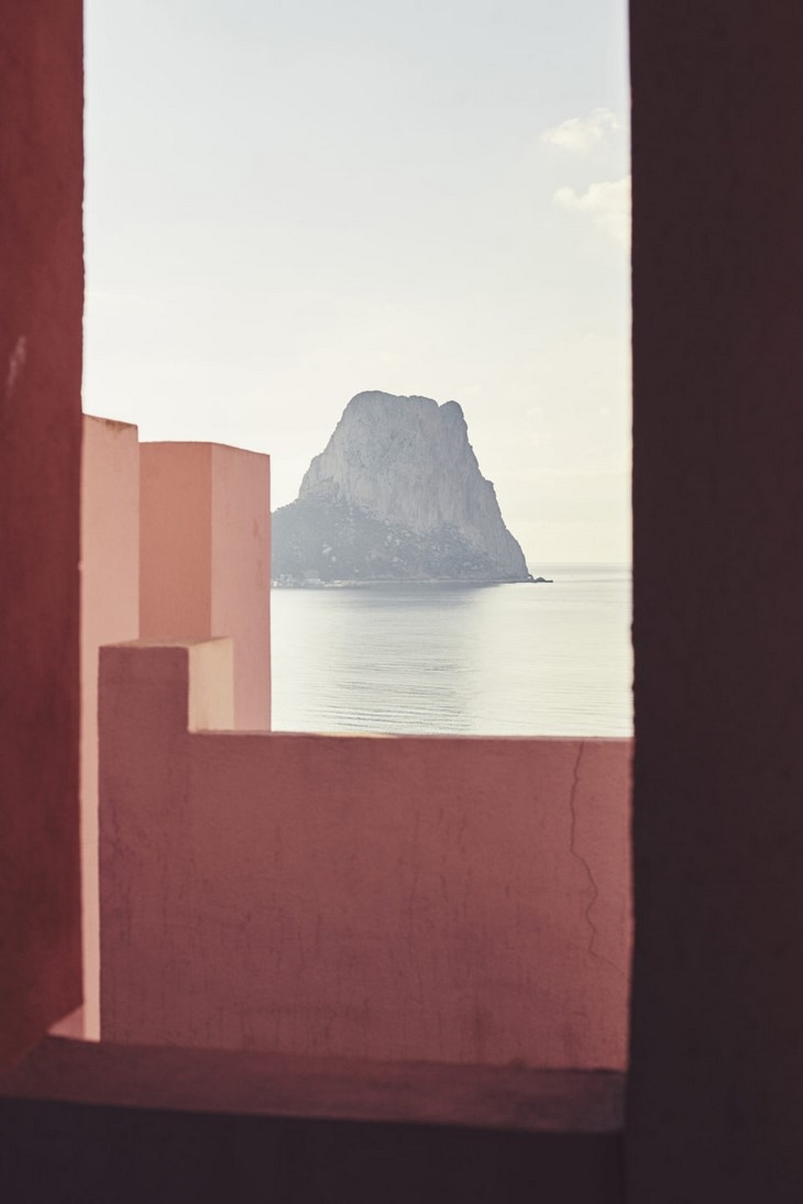 Archisearch THE ETERNAL SUMMER OF LA MURALLA ROJA / RICARDO BOFILL - TALLER DE ARQUITECTURA