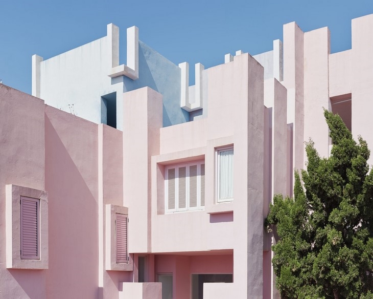 Archisearch THE ETERNAL SUMMER OF LA MURALLA ROJA / RICARDO BOFILL - TALLER DE ARQUITECTURA