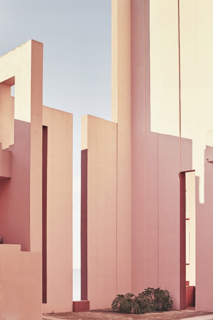 Archisearch THE ETERNAL SUMMER OF LA MURALLA ROJA / RICARDO BOFILL - TALLER DE ARQUITECTURA