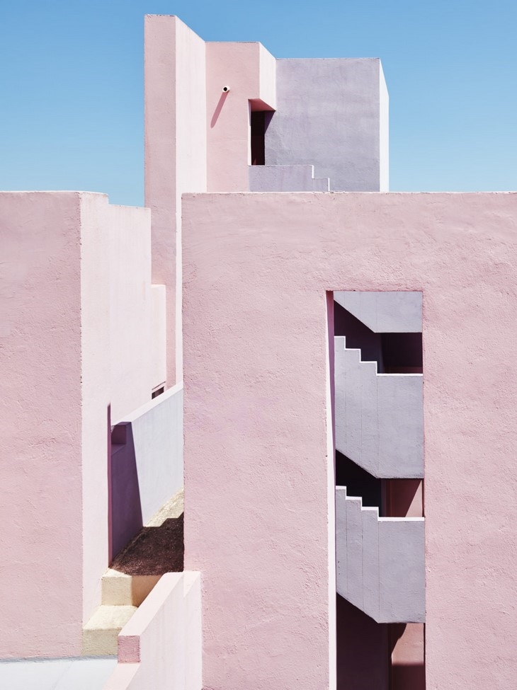 Archisearch THE ETERNAL SUMMER OF LA MURALLA ROJA / RICARDO BOFILL - TALLER DE ARQUITECTURA