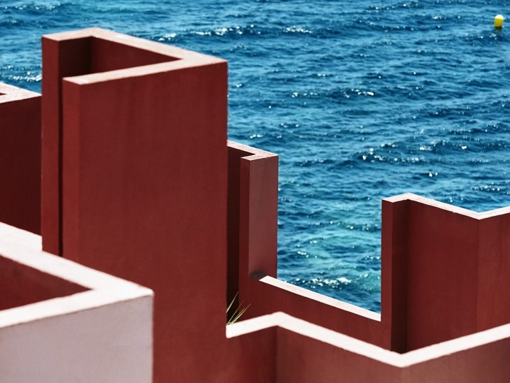 Archisearch THE ETERNAL SUMMER OF LA MURALLA ROJA / RICARDO BOFILL - TALLER DE ARQUITECTURA