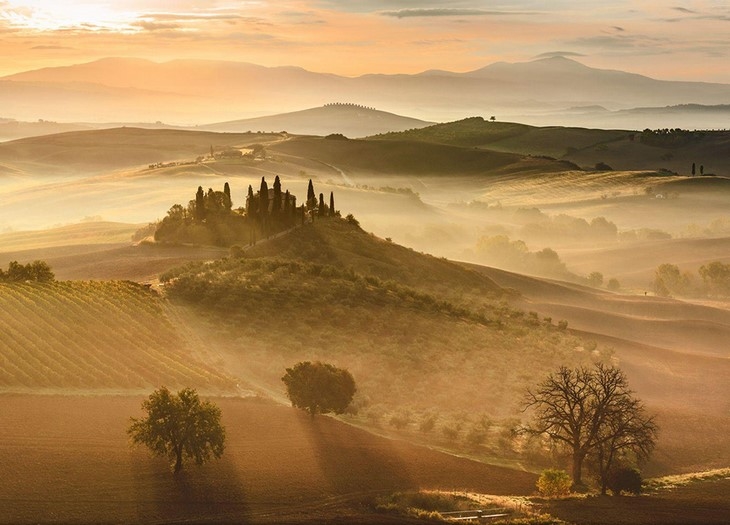 Archisearch - Golden Sunrise, Tuscany, Italy / Image source: Giovanni Modesti