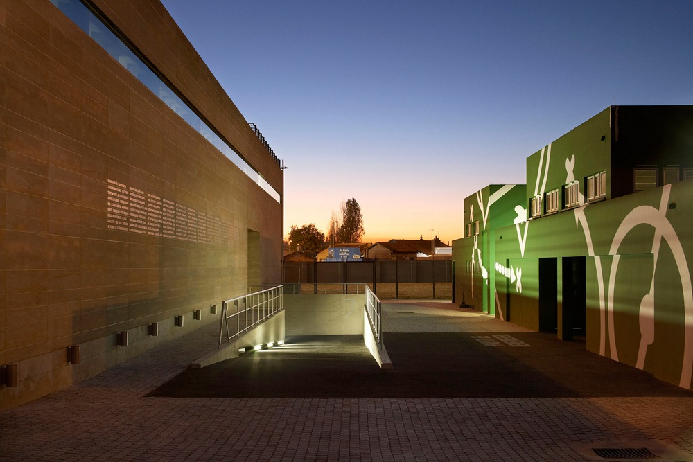 Archisearch NIKE FOOTBALL TRAINNING CENTRE / 2010 / SOWETO / SOUTH AFRICA