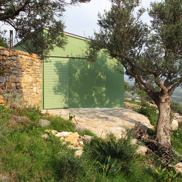 Archisearch Τρείς εξοχικές κατοικίες σε μία νότια πλαγιά της Πελοποννήσου / Paan architects