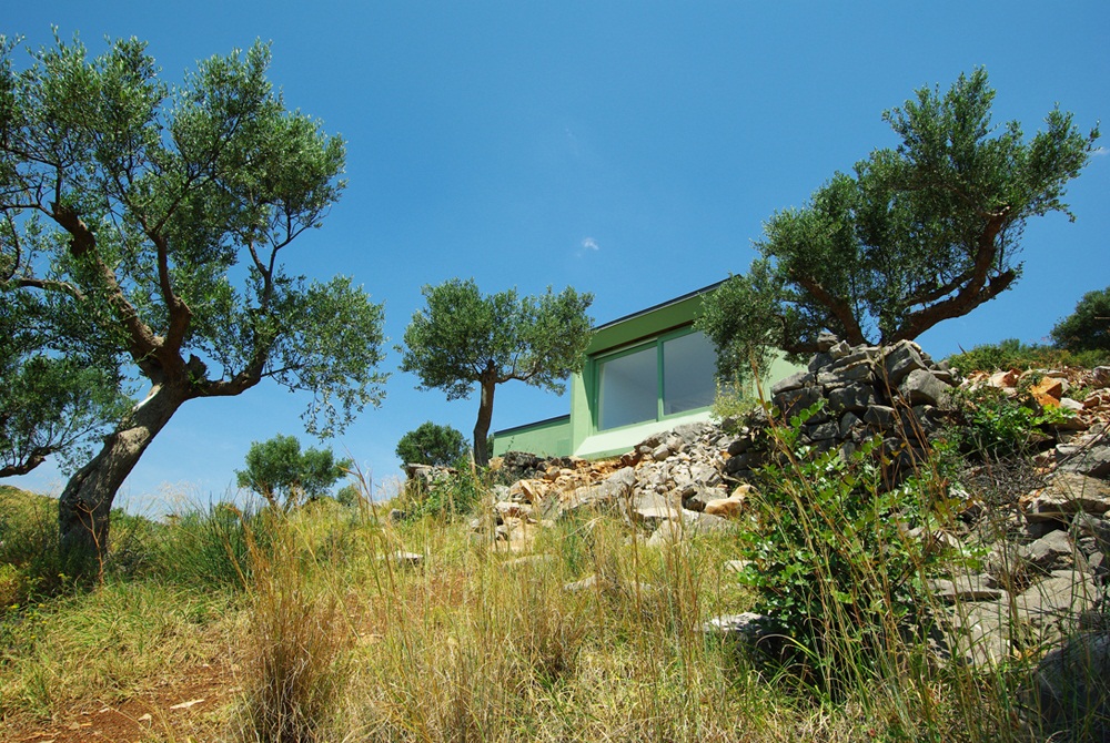 Archisearch Τρείς εξοχικές κατοικίες σε μία νότια πλαγιά της Πελοποννήσου / Paan architects
