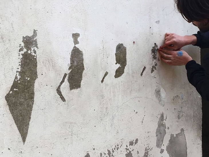 Archisearch SPANISH ARTIST PEELS OFF WALL PLASTER TO PORTRAY THE STORY OF PALESTINIAN REFUGEES IN JORDAN