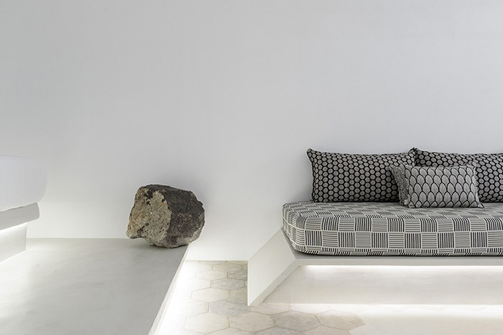 Archisearch SOLSTICE LUXURY SUITES IN OIA, SANTORINI / DIMITRA RAFA