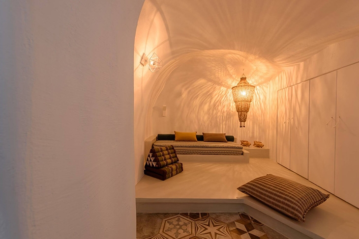 Archisearch SOLSTICE LUXURY SUITES IN OIA, SANTORINI / DIMITRA RAFA